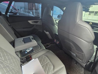 AUDI Q8 - 2
