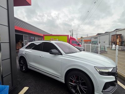 AUDI Q8 - 4