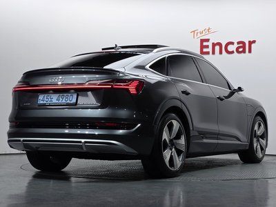 AUDI E-TRON - 3