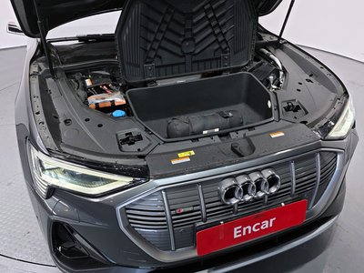 AUDI E-TRON - 7