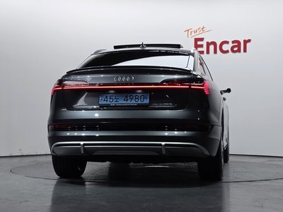 AUDI E-TRON - 4