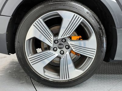 AUDI E-TRON - 6