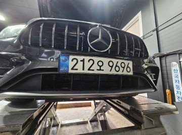 MERCEDES-BENZ E-CLASS - View 1