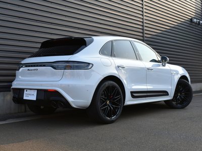 PORSCHE MACAN - 3