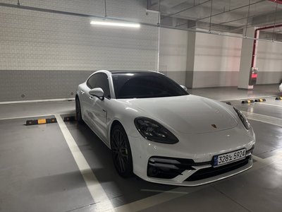 PORSCHE PANAMERA