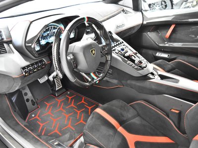 LAMBORGHINI AVENTADOR - 9