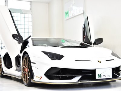 LAMBORGHINI AVENTADOR - 1