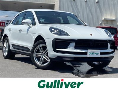 PORSCHE MACAN - 1