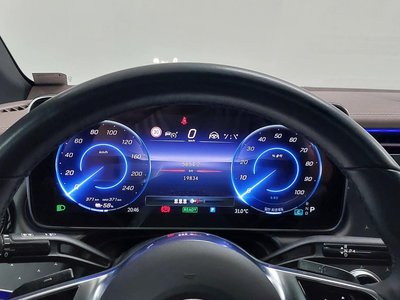 MERCEDES-BENZ EQE - 8