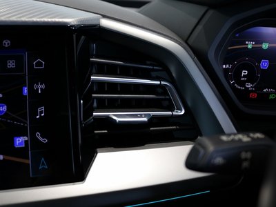 2025 AUDI Q4 SPORTBACK E-TRON thumbnail 33