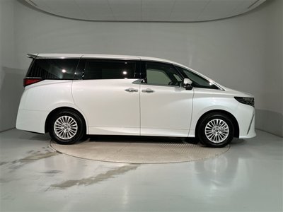 2025 Toyota ALPHARD — фото 4