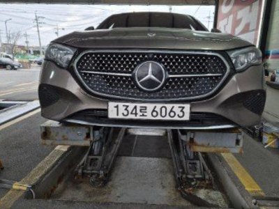 MERCEDES-BENZ E-CLASS - 1