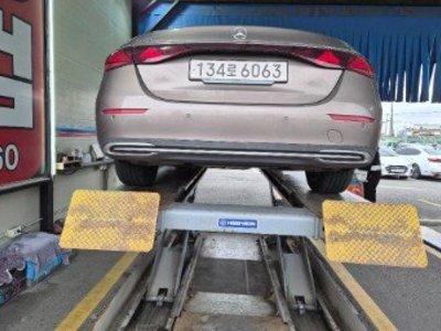 MERCEDES-BENZ E-CLASS - 2