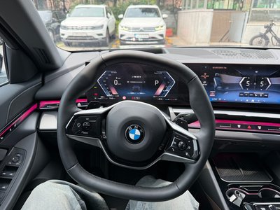 2025 BMW 5 SERIES 照片 10