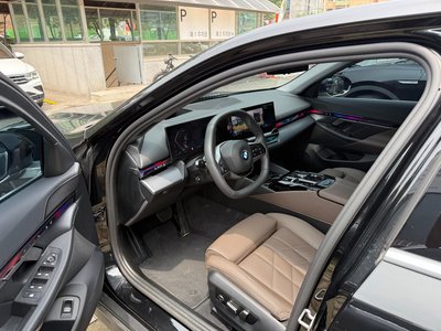 2025 BMW 5 SERIES — миниатюра 12