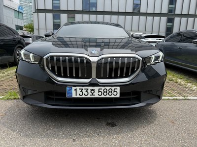 2025 BMW 5 SERIES 照片 2