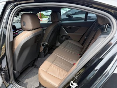 2025 BMW 5 SERIES — миниатюра 13