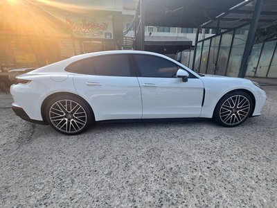 PORSCHE PANAMERA - 3