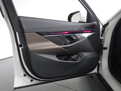 صورة مصغرة 14 لـ 2025 BMW 5 SERIES