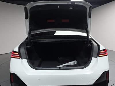 صورة مصغرة 26 لـ 2025 BMW 5 SERIES