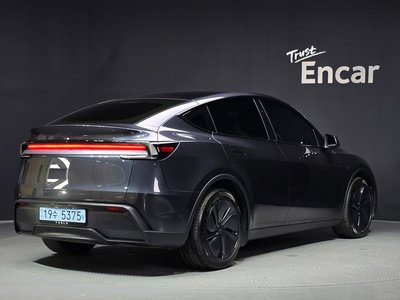 2025 Tesla MODEL Y — фото 4