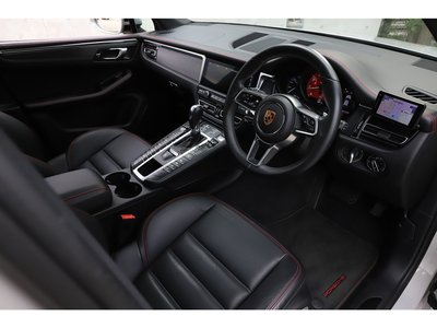 PORSCHE MACAN - 10