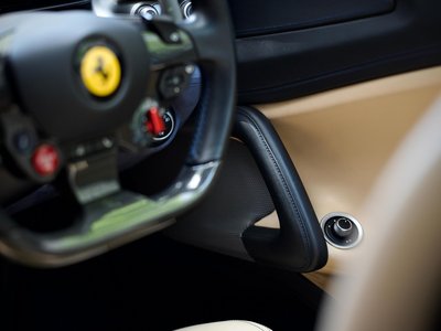 صورة 3 لـ 2017 Ferrari GTC4 LUSSO