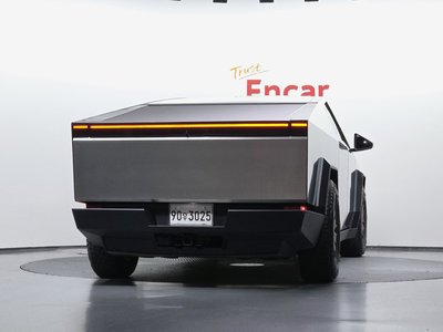 2024 Tesla CYBERTRUCK — фото 3