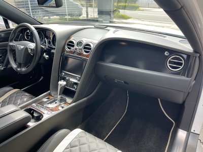 2017 Bentley FLYING SPUR — миниатюра 15
