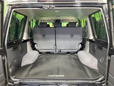 TOYOTA LAND CRUISER - 10