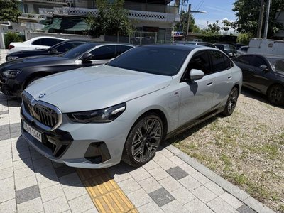 2025 BMW 5 SERIES 照片 5