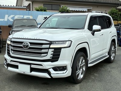 TOYOTA LAND CRUISER 300