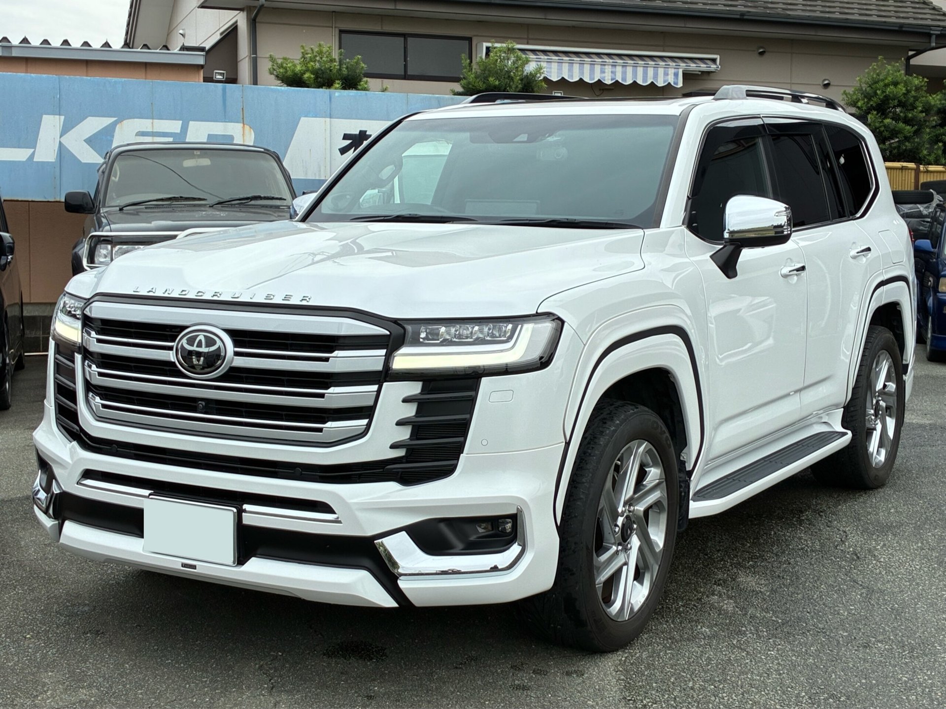 TOYOTA LAND CRUISER 300 - View 1