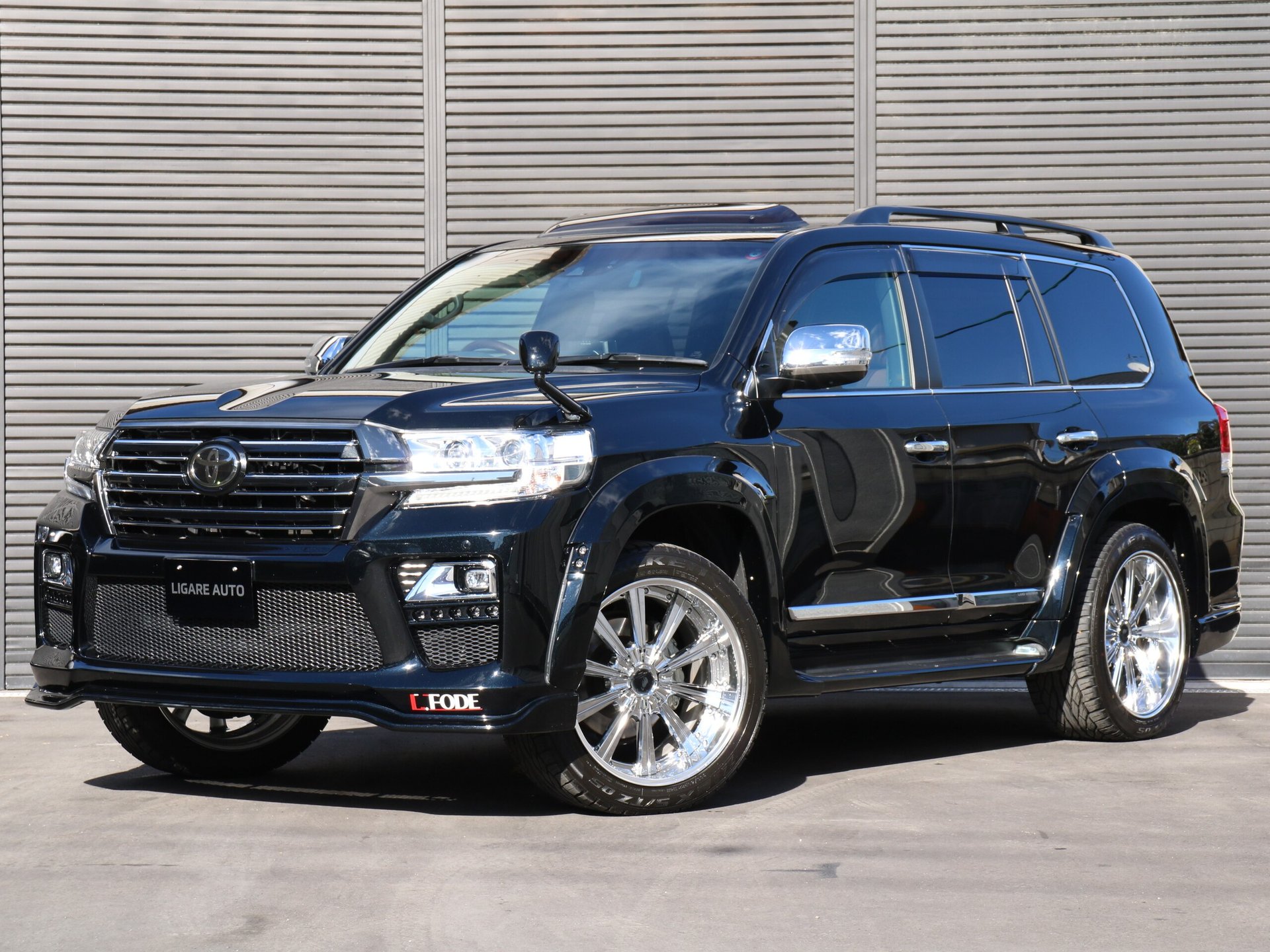 TOYOTA LAND CRUISER 200 - View 1