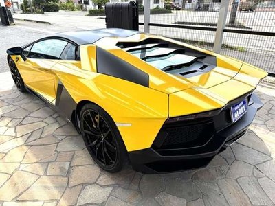 LAMBORGHINI AVENTADOR - 5