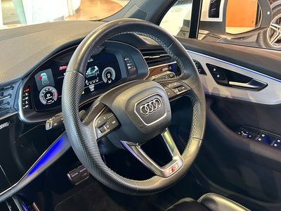 AUDI Q7 - 8