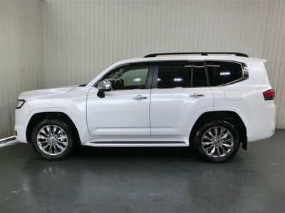 TOYOTA LAND CRUISER 300 - 9