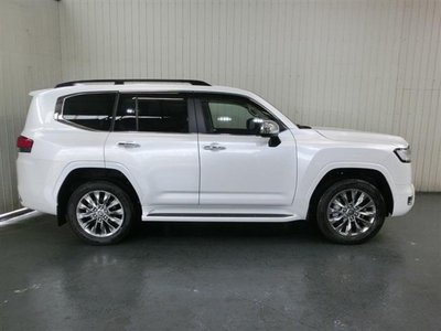 TOYOTA LAND CRUISER 300 - 8