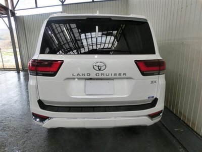 TOYOTA LAND CRUISER 300 - 6