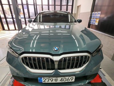 BMW 5 SERIES - 1