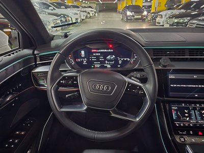 AUDI A8 - 8