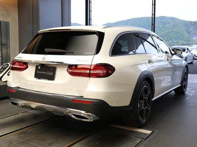 MERCEDES-BENZ E-CLASS - 8