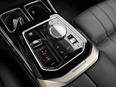 2025 BMW 7 SERIES — фото 9
