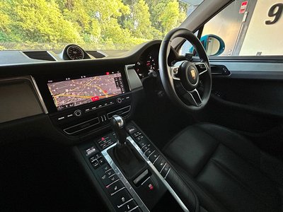 PORSCHE MACAN - 4
