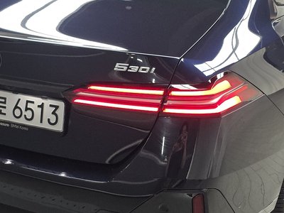 2025 BMW 5 SERIES 照片 10