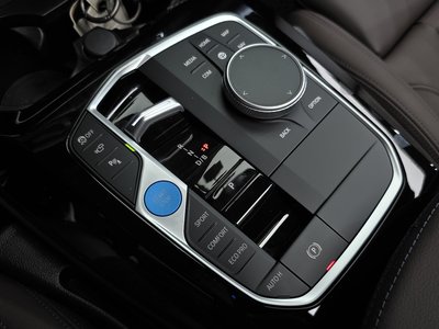 صورة 9 لـ 2025 BMW IX3