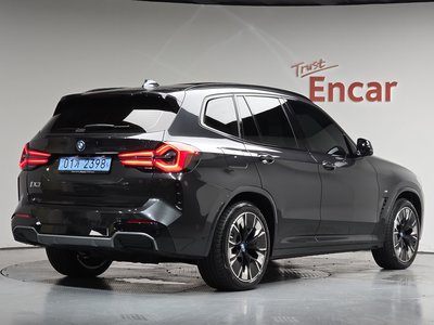 صورة 4 لـ 2025 BMW IX3