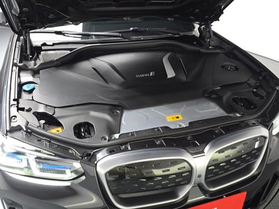 صورة 7 لـ 2025 BMW IX3