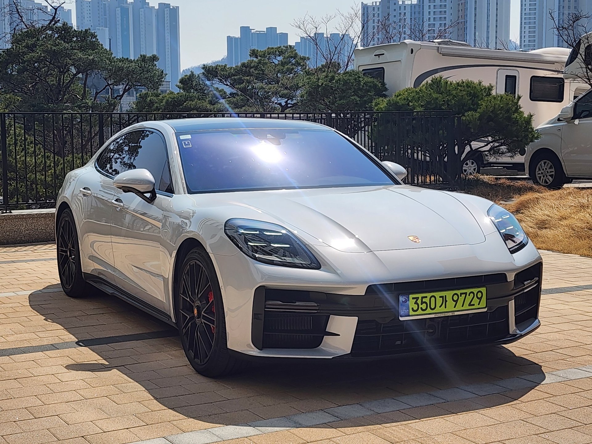 PORSCHE PANAMERA - View 1