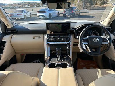 TOYOTA LAND CRUISER 300 - 3